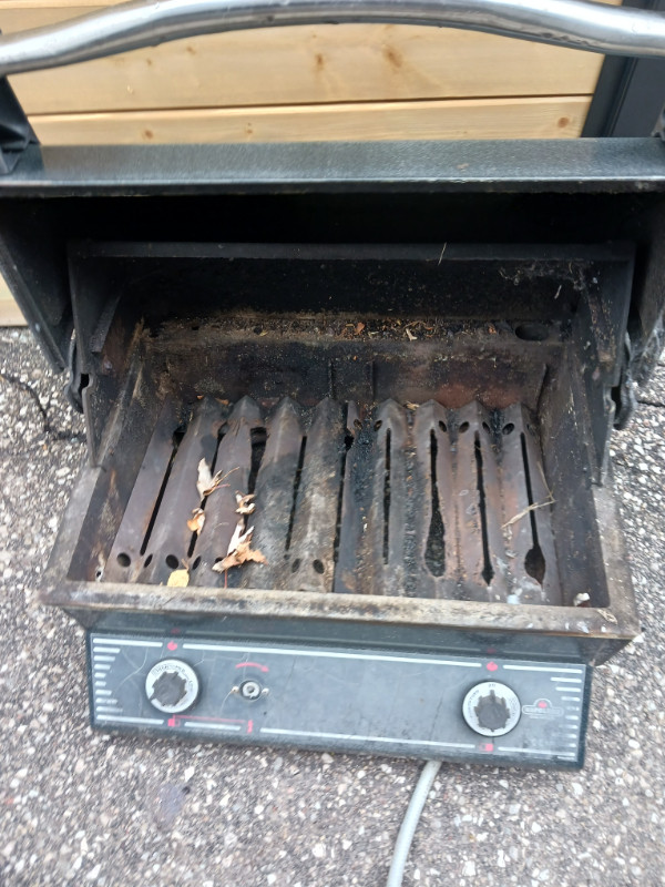 Weber Charcoal BBQ for sale in BBQs & Outdoor Cooking in Markham / York Region - Image 4