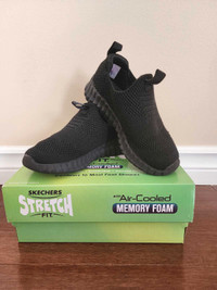 Size 9 toddler  skechers stretch