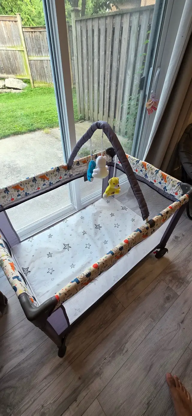 LIVINGbasics Portable Baby Playard in Playpens, Swings & Saucers in Kitchener / Waterloo - Image 3