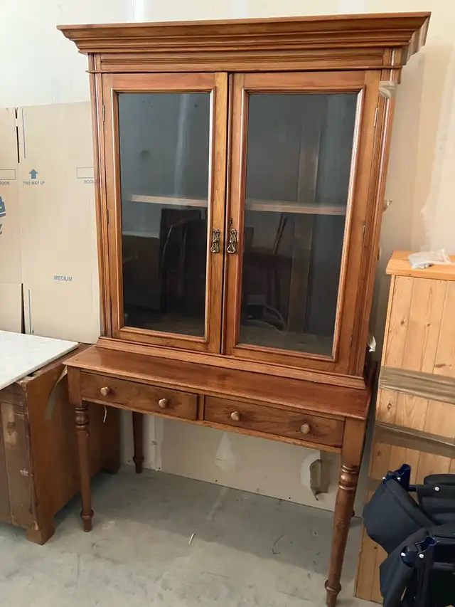 Antique China Cabinet  in Hutches & Display Cabinets in Calgary - Image 3