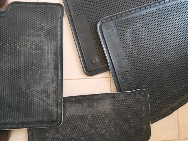 Toyota Highlander car mat in Other in Ottawa - Image 2