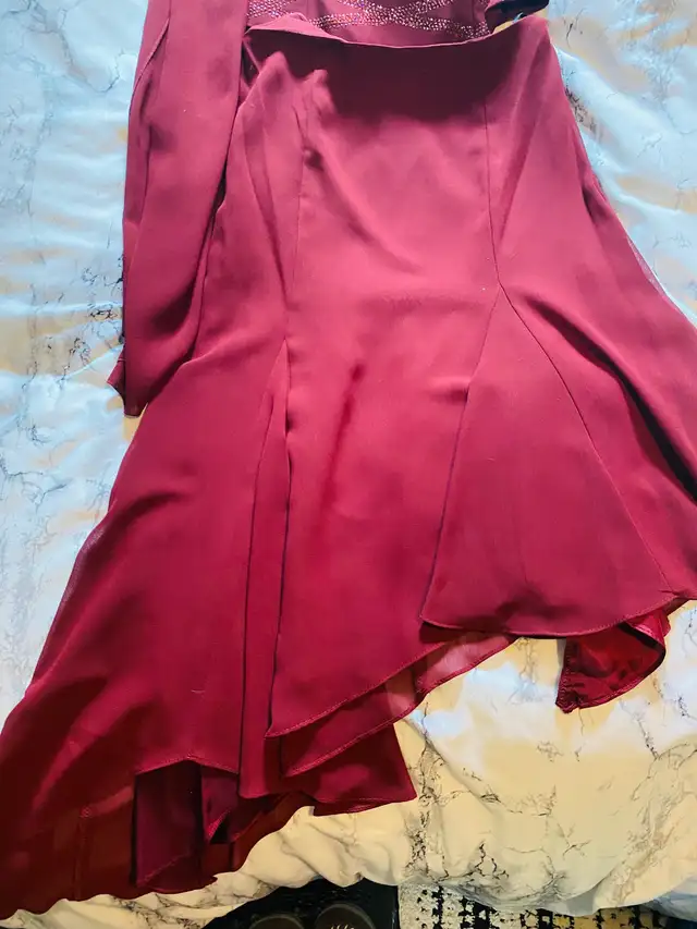 Red 2 Piece formal Dress in Women's - Dresses & Skirts in Calgary - Image 3