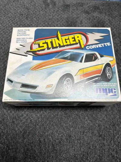 The Stinger - Corvette - Vintage - 1/20 (MPC) Model Car Plastic as is no decals open box (G)