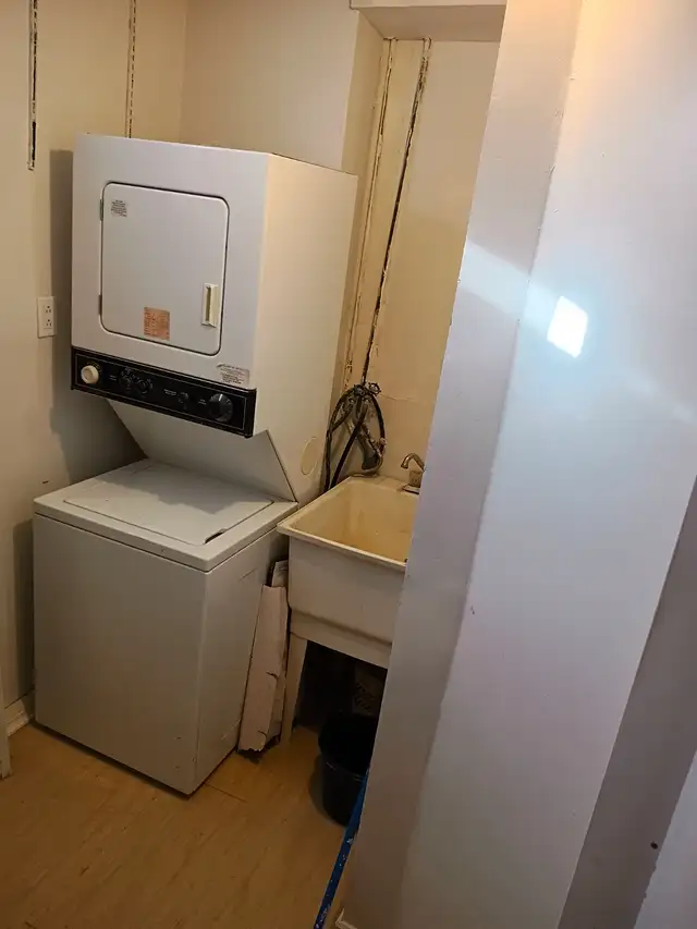 1 Bedroom unfurnished Basement Apartment for Rent in Long Term Rentals in City of Toronto - Image 10
