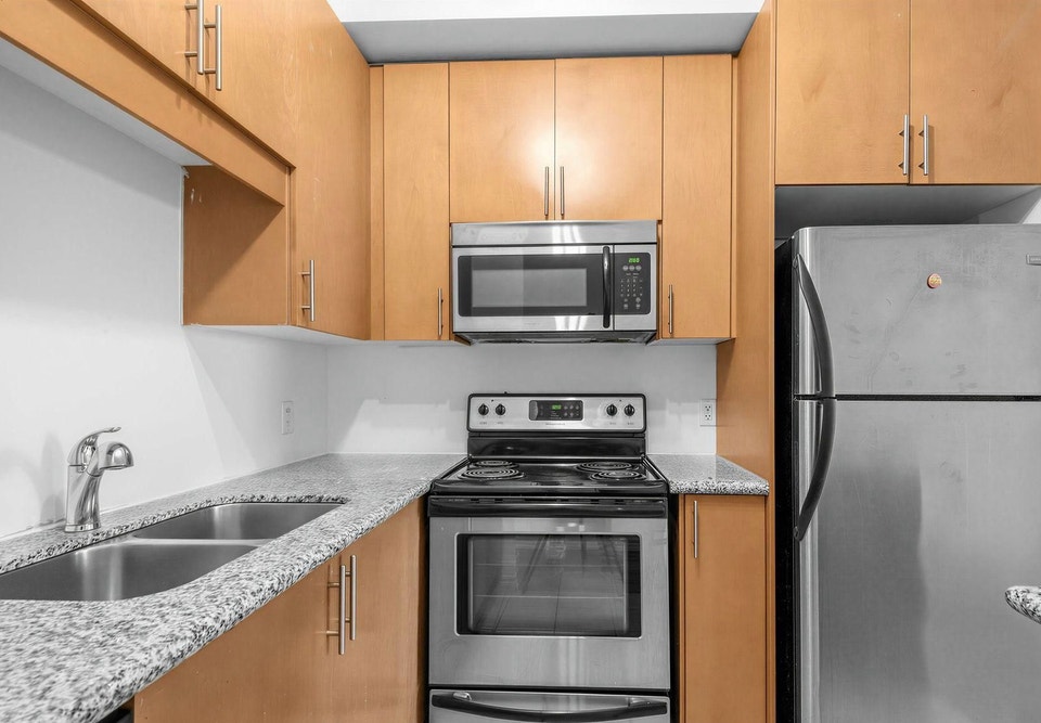 Title: Spacious 900 Sq Ft 2-Bed, 2-Bath Condo at DVP & Eglinton 4