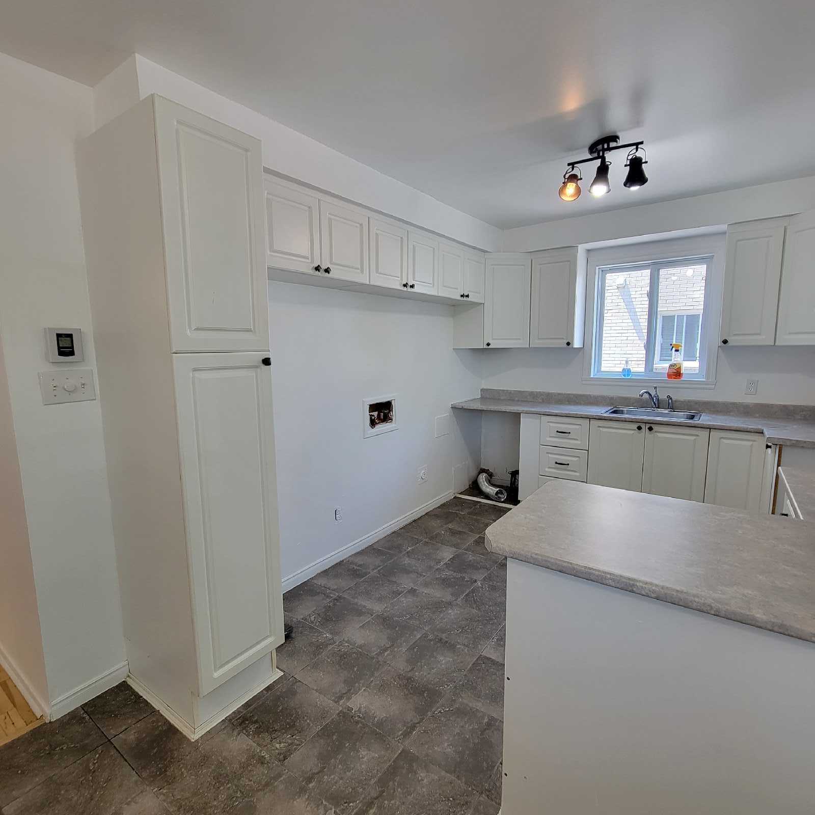 Superb Very Bright and Freshly Renovated 4½ in Longueuil. — photo 2