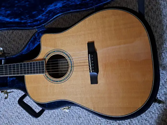 Larrivee DV-09 Acoustic Electric Cutaway Guitar in Guitars in Thunder Bay - Image 2