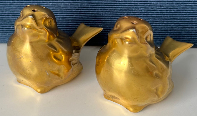 Vintage Hammersley Bone China Gold Bird Salt & Pepper Shaker Set in Arts & Collectibles in Bedford - Image 2