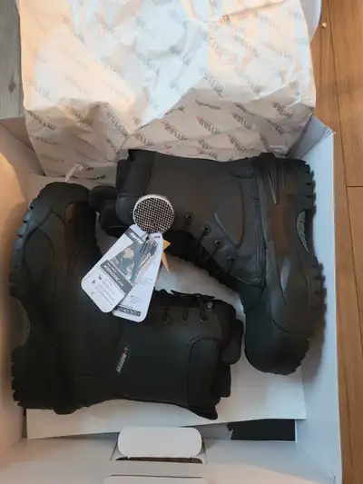 Baffin Workhorse winter work boots. Size 10. Unused. Tags attached. OBO