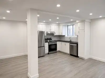 Appartement lumineux à louer, entièrement rénové, situé près du métro Laurier et disponible à partir...