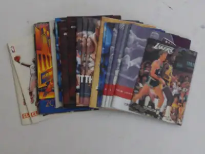 Lot de 25 schedules vintage de Basketball de la NBA......vous retrouverez: Los-Angeles Lakers 1986-8...