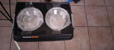 Raised dog food bin with bowls - small crack on lid see pic3, View more