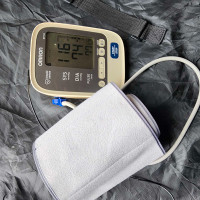 Omcron blood pressure monitor