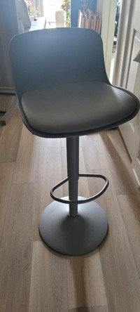 Adjustable height chairs