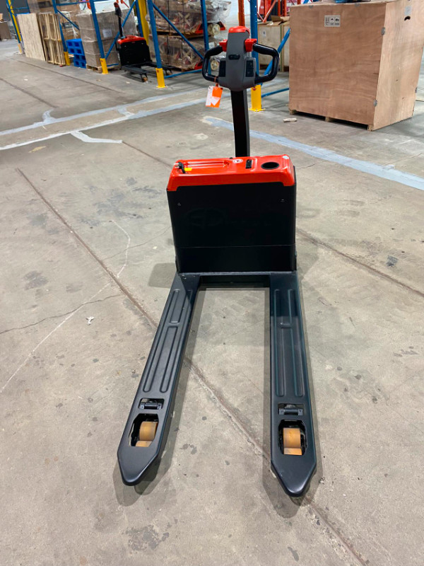 2000kg/4400lbs Electric Pallet Truck - Ready For Pick Up! in Other Business & Industrial in Edmonton - Image 2