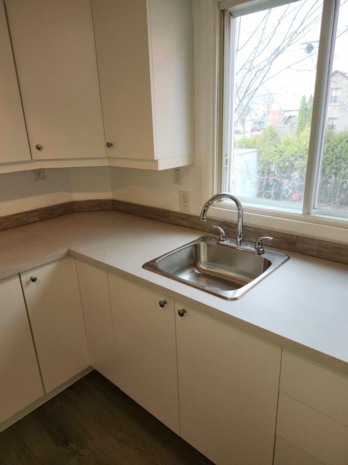 4 1/2 Appartement A Louer Sur la Rue René-Philippe A Lemoyne — photo 2