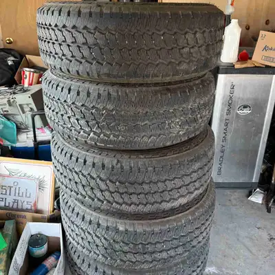 275/70/18. 5 tires and rims off a F-250 Ford Like new
