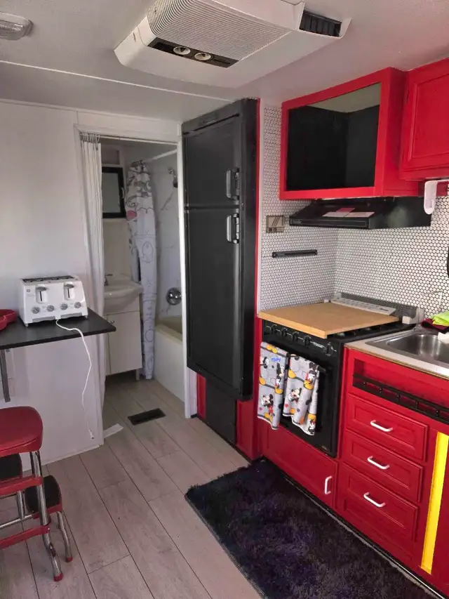 Like new renovated solar 1993 Dutchmen fifth-wheel in Travel Trailers & Campers in Vernon - Image 3