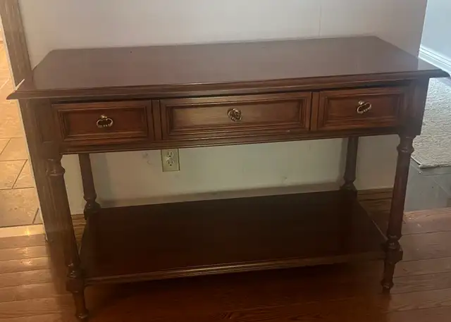 Traditional Hall or Sofa Table in Other Tables in Ottawa - Image 2
