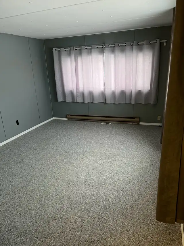 Small Mobile Home Acreage 1 minute from Swift Current! in Long Term Rentals in Swift Current - Image 4