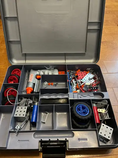 Meccano avec boite de rangement et catalogue