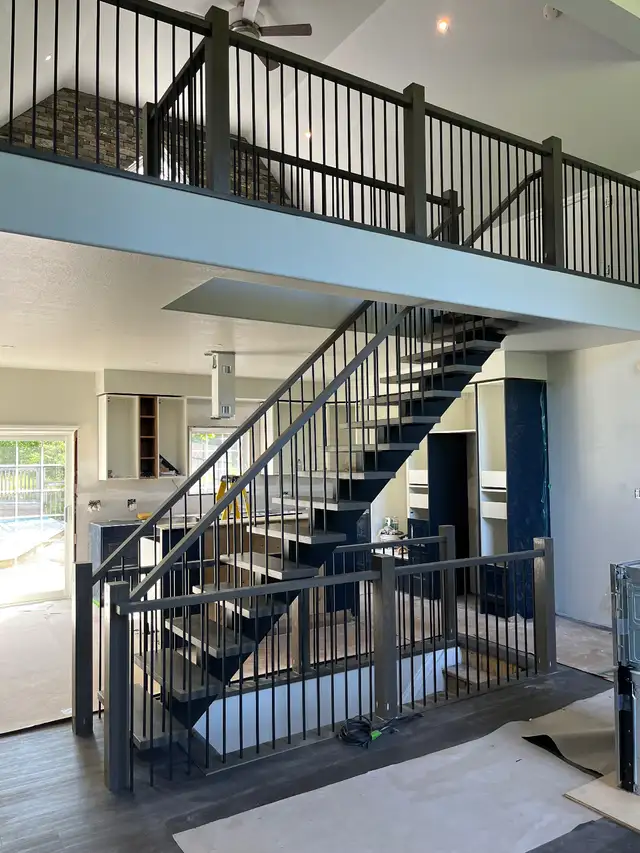 Stair Railing and Floor in Flooring in Oshawa / Durham Region - Image 4