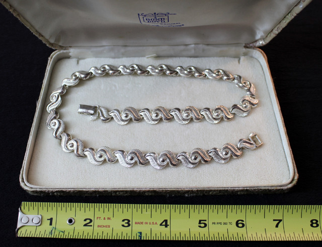 Vintage 1960's BOND BOYD Silver Tone Heavy Link Necklace and Box in Jewellery & Watches in Regina - Image 3
