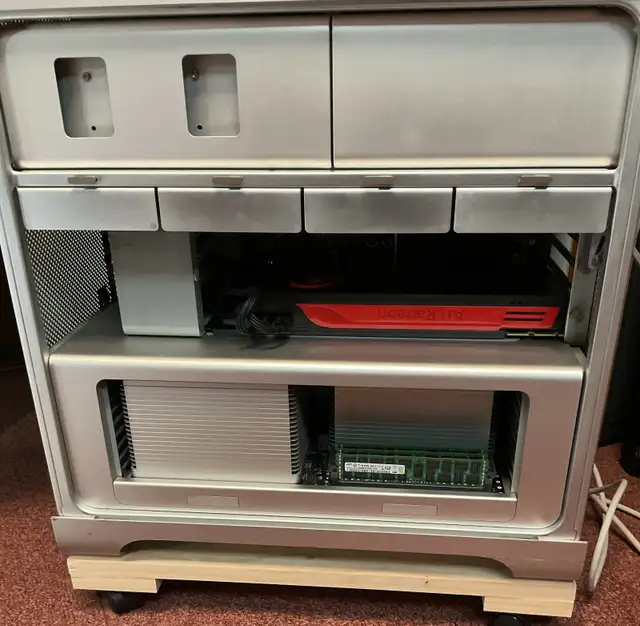 Apple Mac Pro 4,1  - 5,1 in Desktop Computers in Edmonton - Image 2
