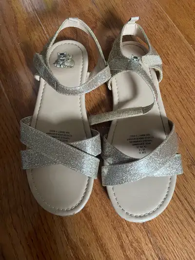 Girls sandals. Size 1.5. These have only been worn once. $8. Smoke free pet free home. Pick up Port...