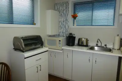 STUDIO À LOUER IDÉAL POUR ÉTUDIANT(E) OU COMME PIED À TERRE Avec entrée indépendante extérieure Près...