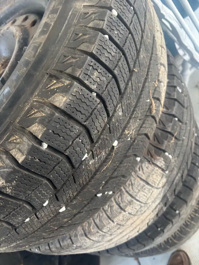 4 Michelin snow tires and rims   in Tires & Rims in Cornwall - Image 3