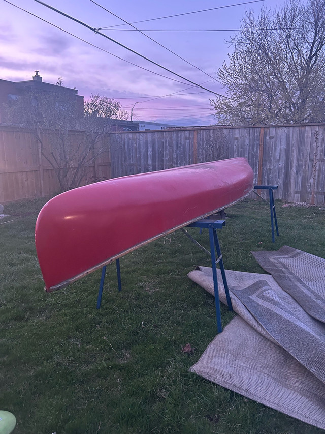 Chestnut Canoe + Paddles in Canoes, Kayaks & Paddles in Hamilton