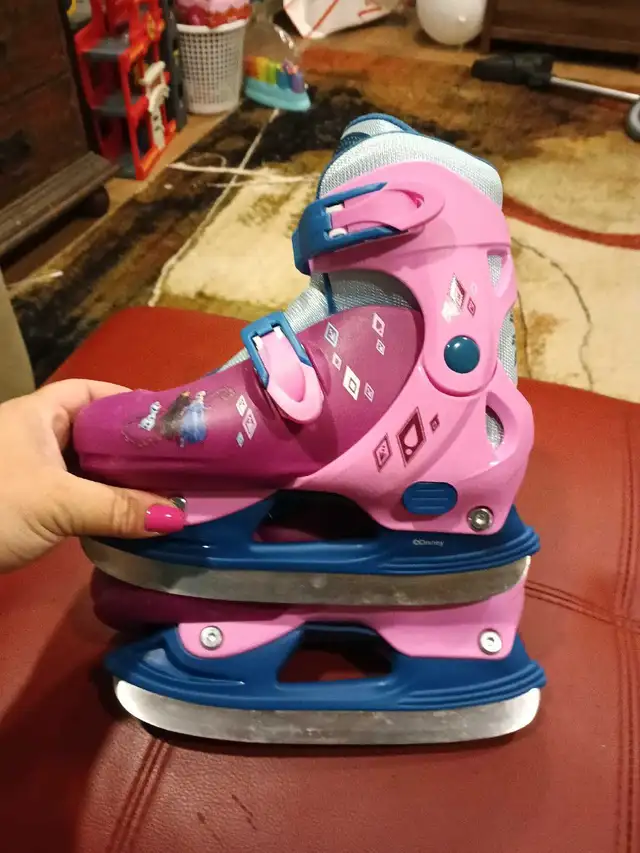 Frozen skates for size 12 to 2 in Skates & Blades in Oakville / Halton Region - Image 6