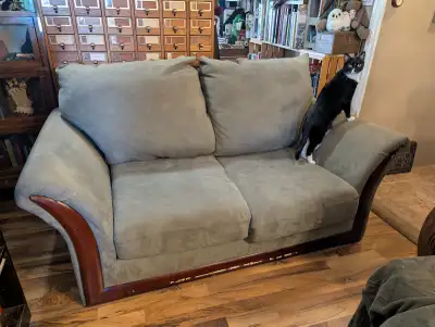 Free couch, View more
