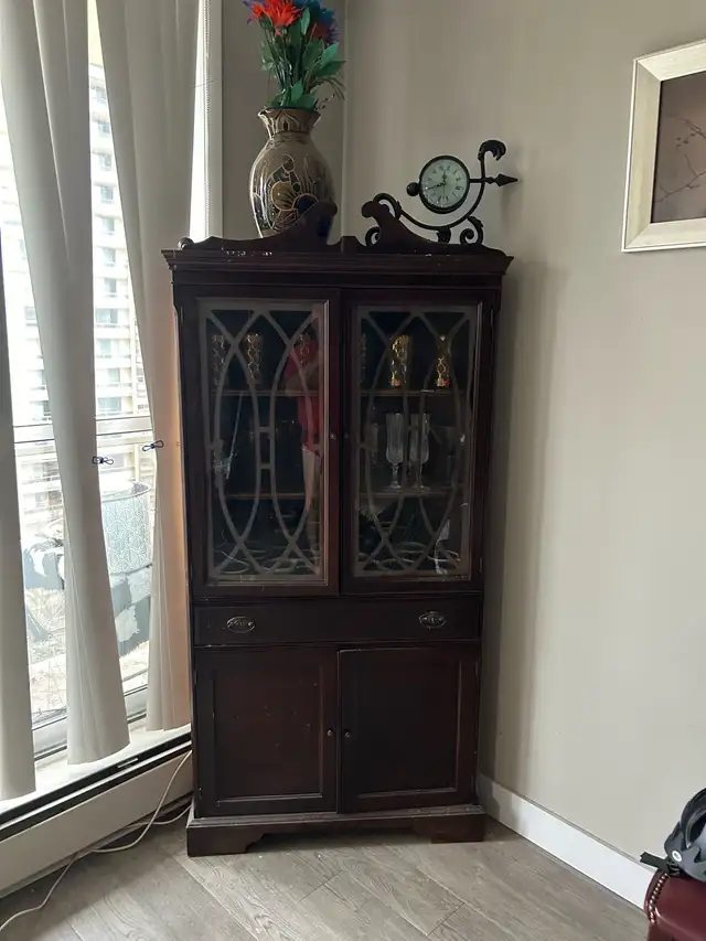 Selling a nice cabinet  in Hutches & Display Cabinets in London - Image 6