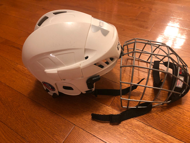 CCM HTFL40C helmet combo - M (55-59 cm) in Hockey in Sudbury - Image 3