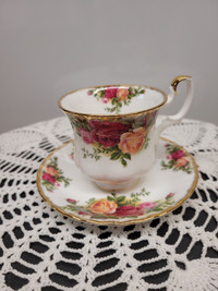 VTG Royal Albert Footed “Old Country Roses” Demitasse Cup & Sauc