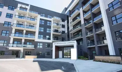 Upscale 1bedroom+den in Oakville