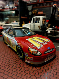 DIECAST CARS & TRUCKS 1:24 
BILL  ELLIOTT 