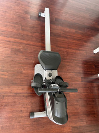 Sunny Health & Fitness Dynamic Rowing Machine