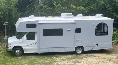 27 foot Class C, Coachmen Freelander 2700RS-F, Model 720 Great running RV Priced to Sell - $29,000 o...
