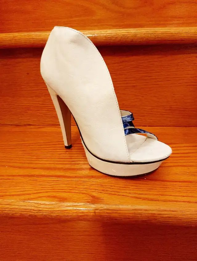White Michael Antonio Heels/Boots in Women's - Shoes in Mississauga / Peel Region - Image 4