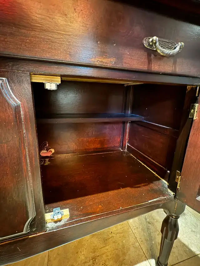 Vintage Wooden Hutch and Sideboard in Hutches & Display Cabinets in City of Toronto - Image 5