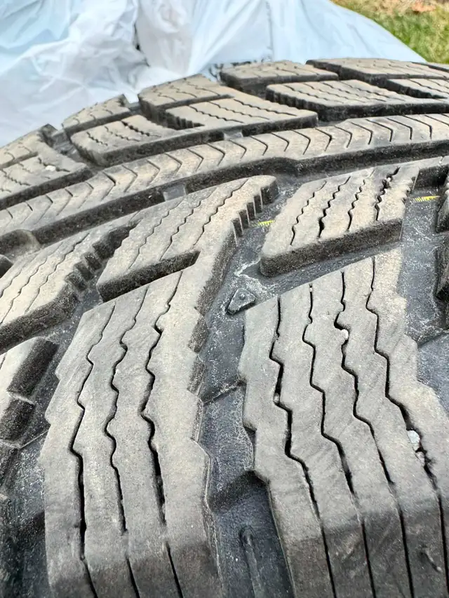 Goodrich Winter T/A KSI, 225/65R17 in Tires & Rims in Québec City - Image 3