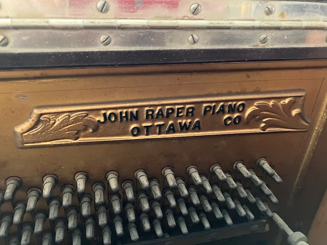 Free piano. John Rapper. Good condition. in Pianos & Keyboards in Oakville / Halton Region - Image 3