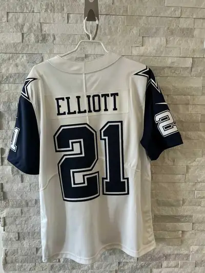 Dallas Cowboys Stitched Ezekiel Elliott Jersey Mint Condition (Like New)
