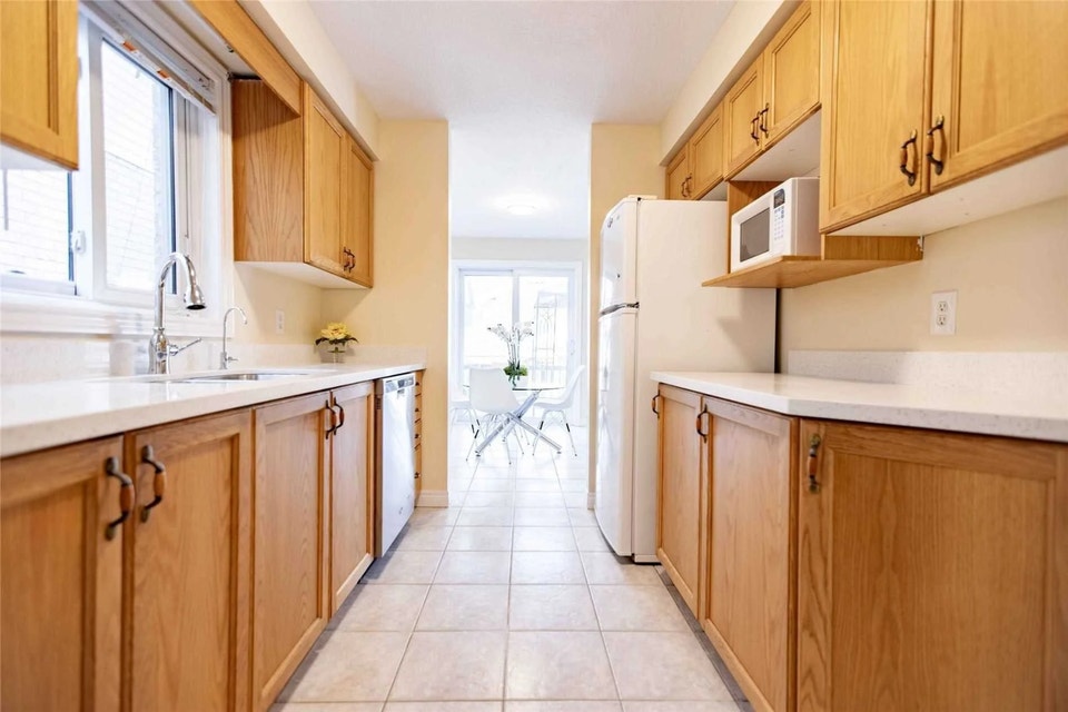 Clair Hill! Renovated 3 BR, large fenced backyard-small pet ok 4