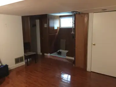 Basement for Rent Male Professional or Student Main intersection McCowan & Ellesmere Road; Separate...