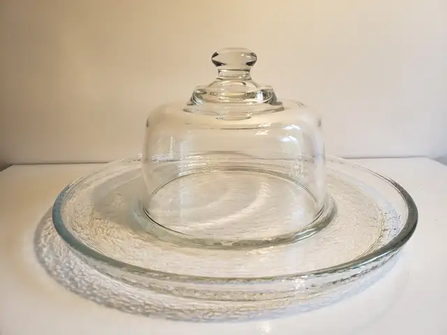 Glass Serving Tray and Cloche in Kitchen & Dining Wares in Moncton - Image 2