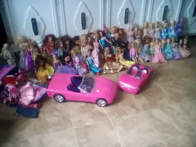 49 barbies avec 2 autos, View more